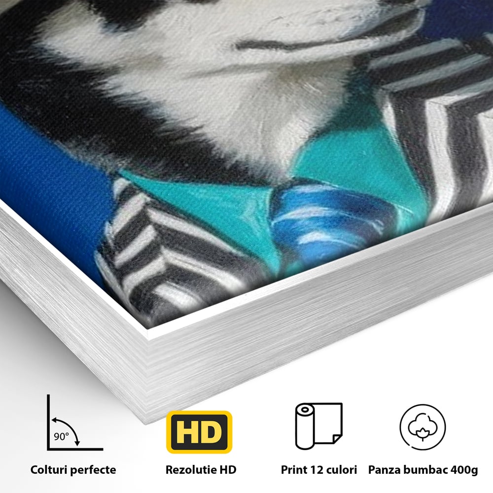 Detaliu al suprafetei: tablou canvas cu caine imbracat elegant, in rama de aluminiu argintiu