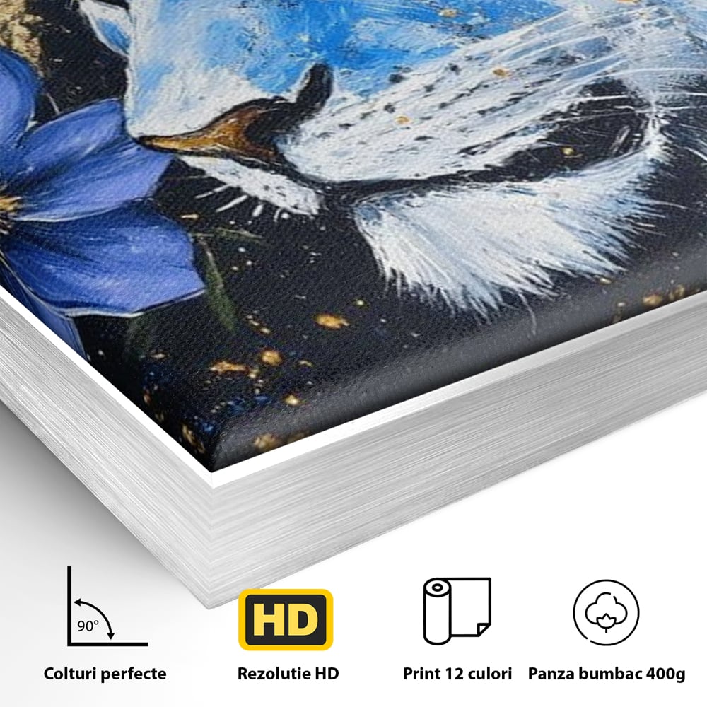 Detaliu al suprafetei: tablou canvas cu leoaica albastra si floare, in rama de aluminiu argintiu