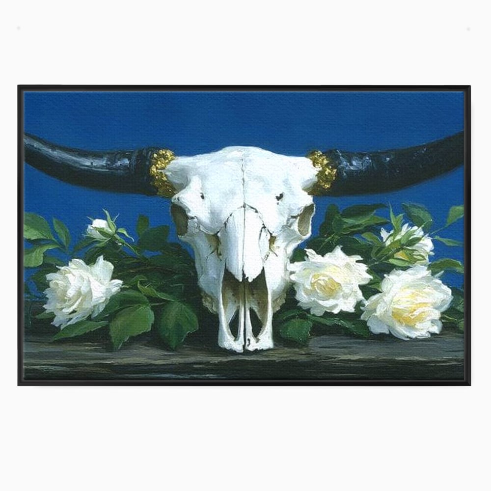 Tablou canvas cu pictura cu craniu de taur si trandafiri albi, in rama de aluminiu negru