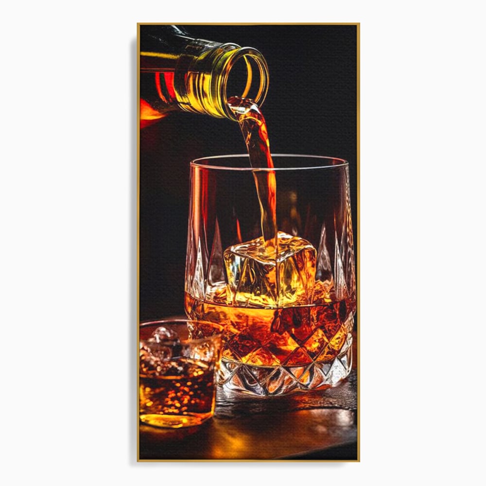 Tablou canvas cu tablou canvas cu turnare de whisky, in rama de aluminiu auriu