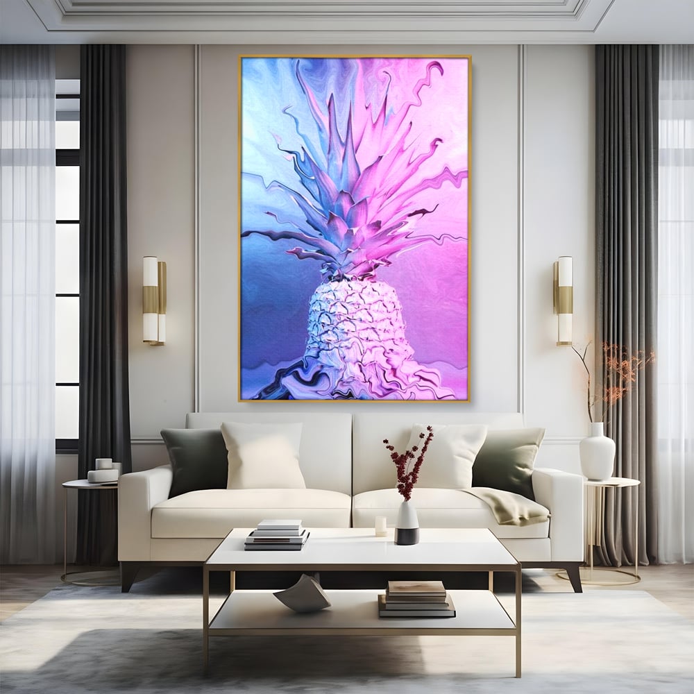 Tablou canvas cu tablou canvas cu ananas neon, in rama de aluminiu auriu, pe perete intr-un living