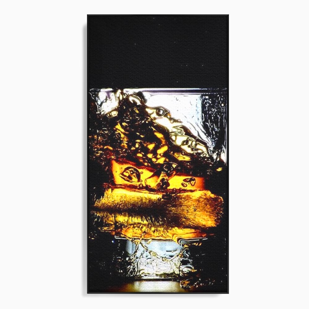 Tablou canvas cu tablou canvas cu pahar de whisky si gheata, in rama de aluminiu negru