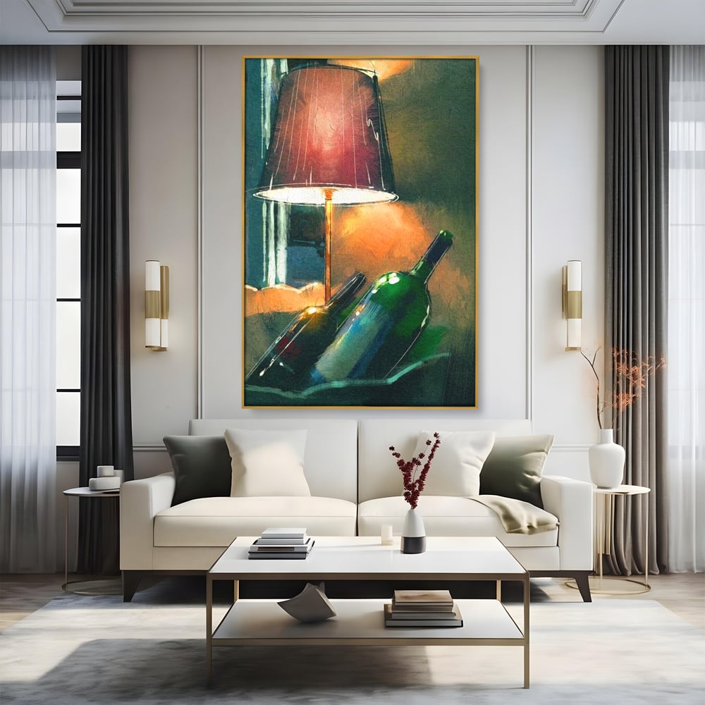 Tablou canvas cu tablou canvas cu lampa si sticle de vin, in rama de aluminiu auriu, pe perete intr-un living