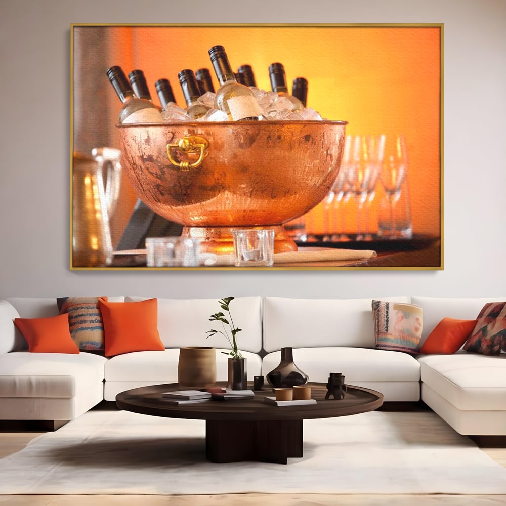 Tablou canvas cu tablou canvas cu sticle in frapiera de cupru, in rama de aluminiu auriu, pe perete intr-un living