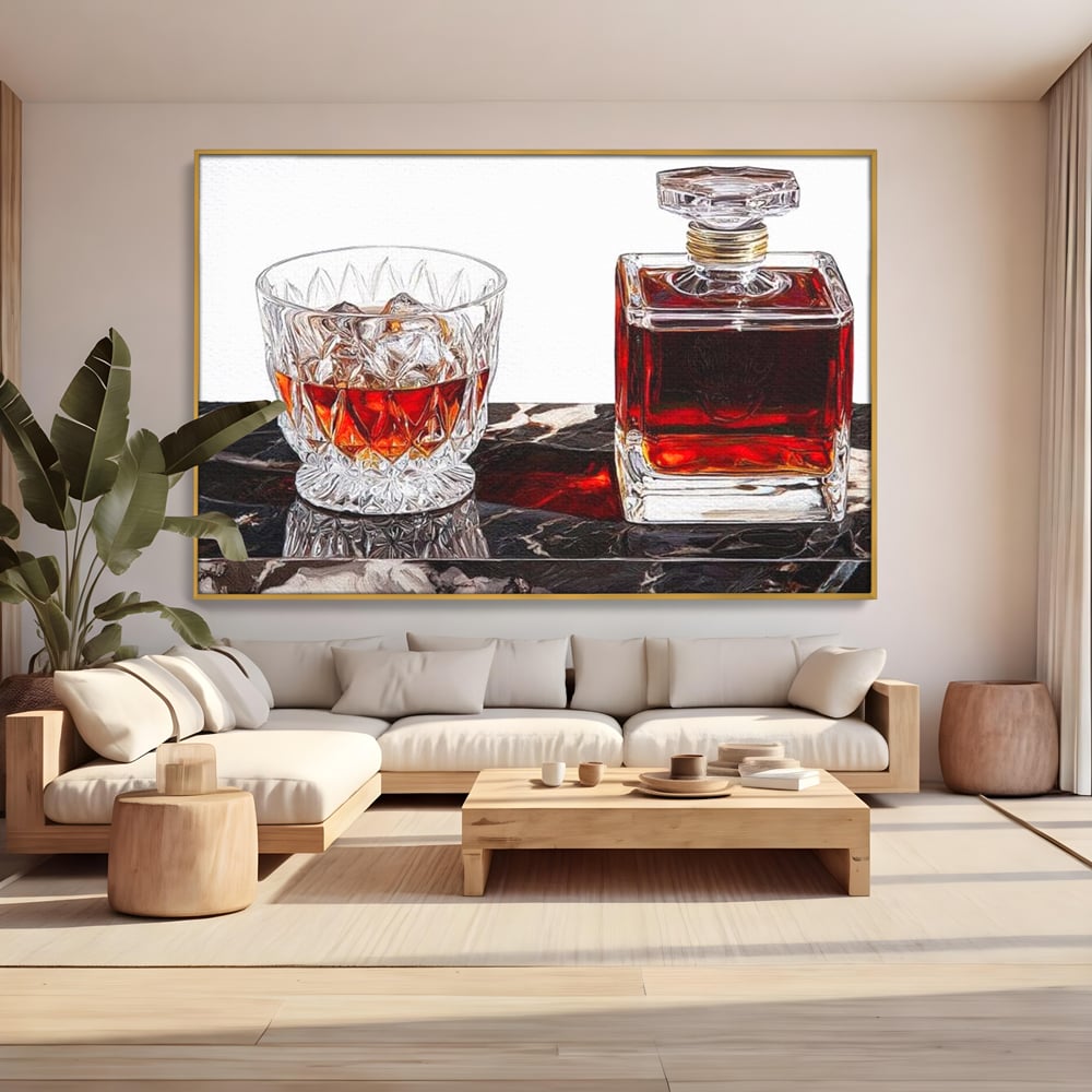Tablou canvas cu tablou canvas cu pahar de whisky si carafa, in rama de aluminiu auriu, pe perete intr-un living