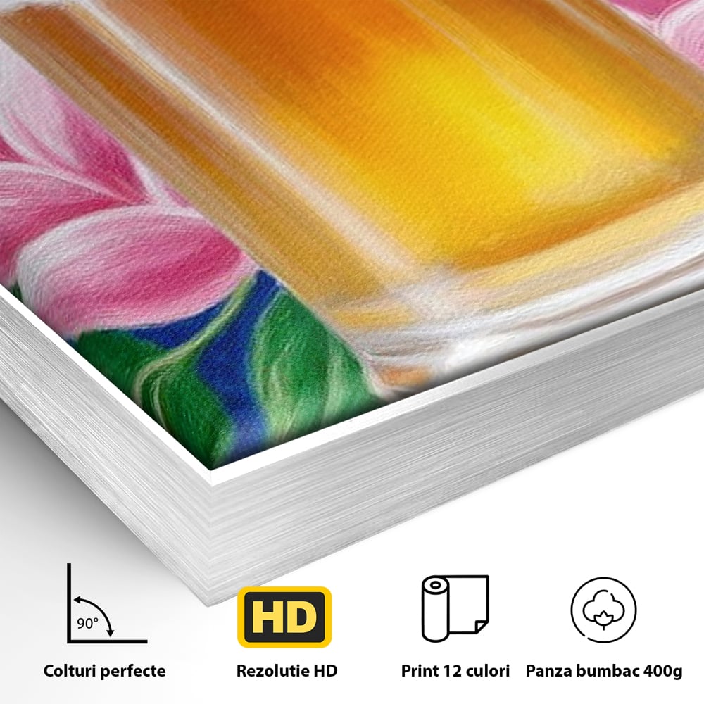 Detaliu al suprafetei: tablou canvas cu halba de bere si flori roz, in rama de aluminiu argintiu