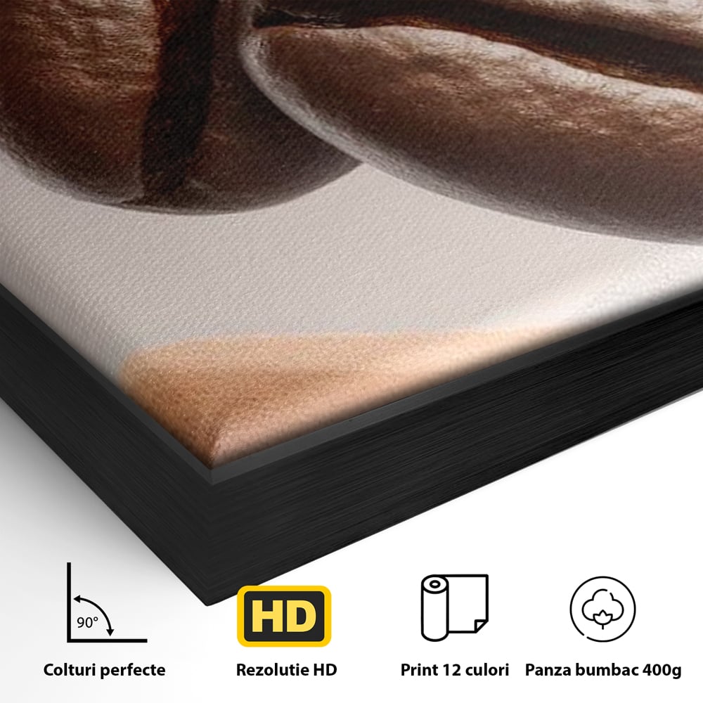 Detaliu al suprafetei: tablou canvas cu boabe de cafea, in rama de aluminiu negru