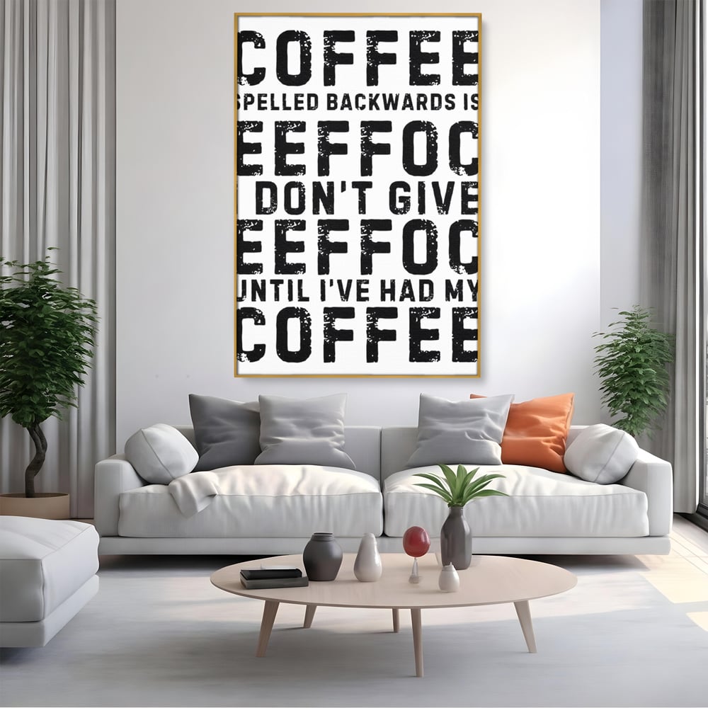 Tablou canvas cu tablou canvas cu mesaj motivational despre cafea, in rama de aluminiu auriu, pe perete intr-un living