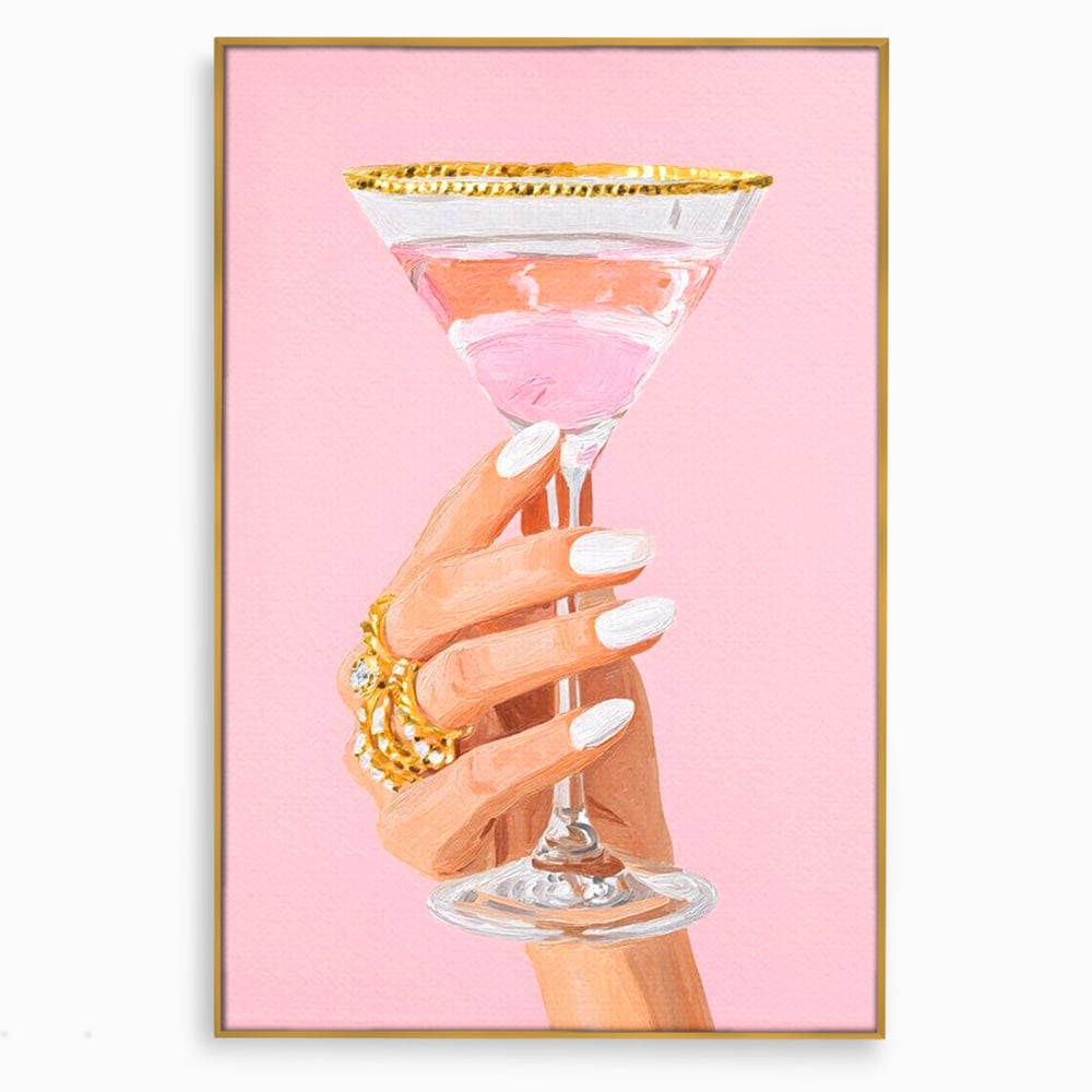 Tablou canvas cu ilustratie cu mana care tine pahar de cocktail, in rama de aluminiu auriu