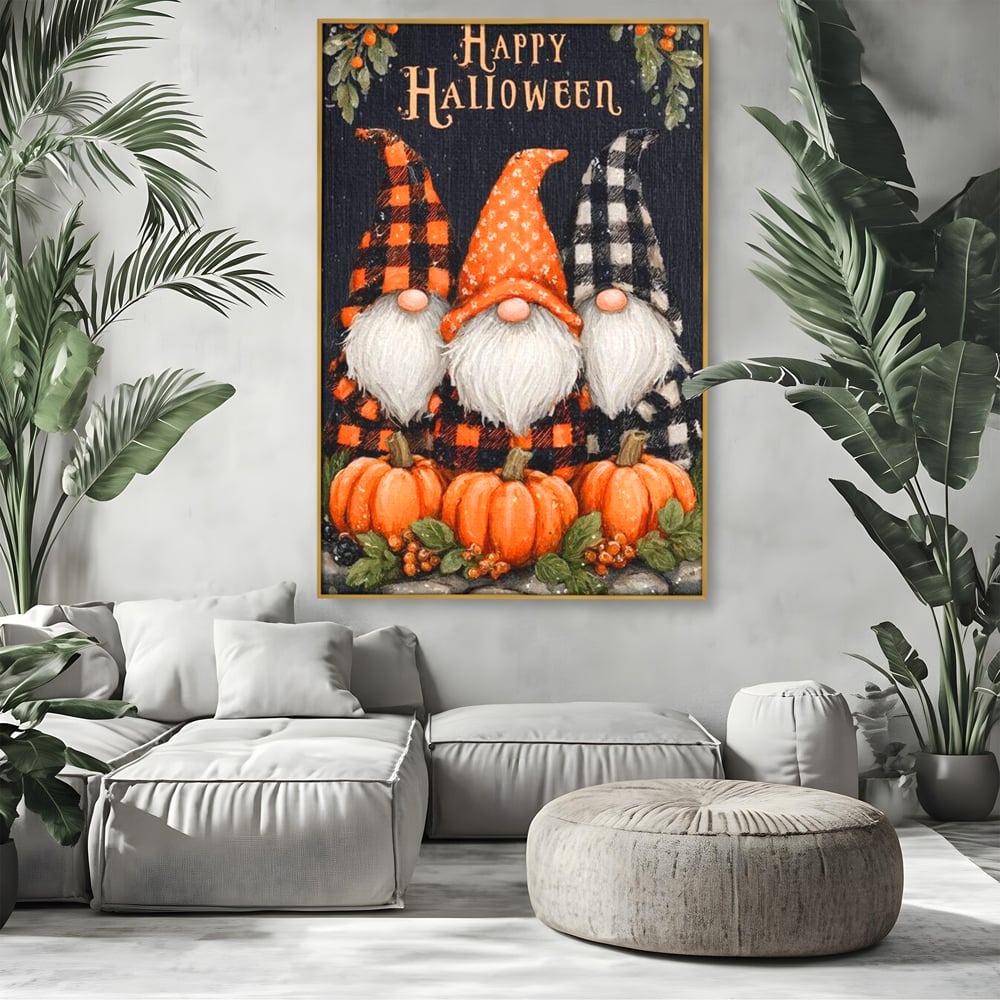 Tablou canvas cu ilustratie cu trei gnomi de halloween, in rama de aluminiu auriu, pe perete intr-un living