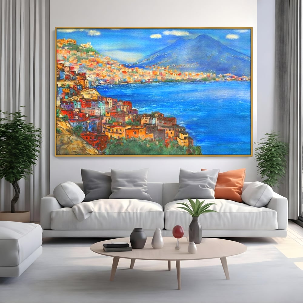 Tablou canvas cu tablou canvas cu peisaj din napoli, in rama de aluminiu auriu, pe perete intr-un living