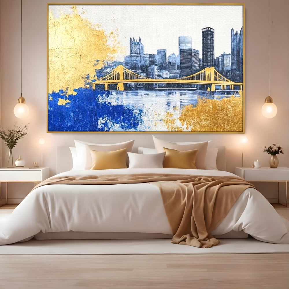 Tablou canvas cu tablou canvas cu peisaj urban si pod, in rama de aluminiu auriu, pe perete intr-un dormitor