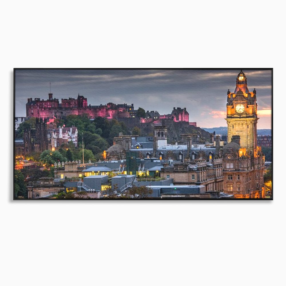 Tablou canvas cu tablou canvas cu peisaj urban din scotia la amurg, in rama de aluminiu negru