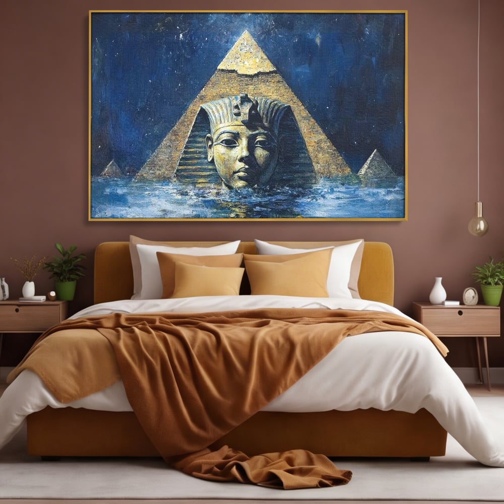 Tablou canvas cu pictura cu sfinx si piramida in apa, in rama de aluminiu auriu, pe perete intr-un dormitor