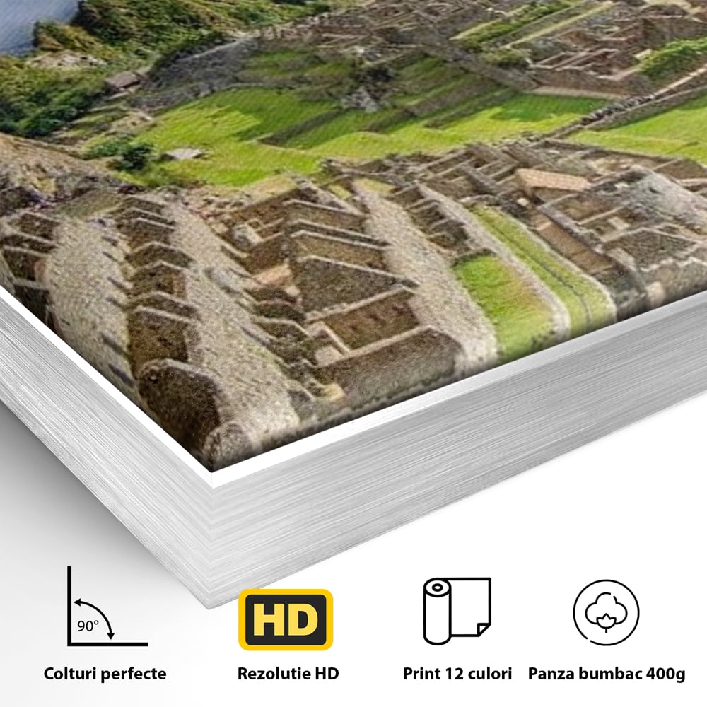 Detaliu al suprafetei: tablou canvas cu cetatea machu picchu, in rama de aluminiu argintiu