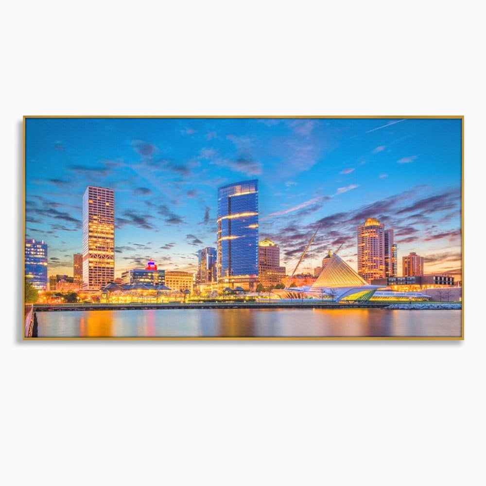 Tablou canvas cu panorami urbana nocturna milwaukee pe apa, in rama de aluminiu auriu