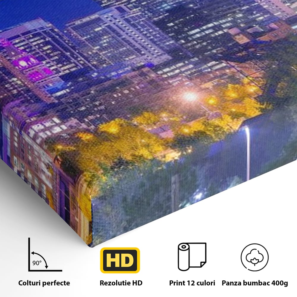 Detaliu al suprafetei: tablou canvas cu peisaj urban nocturn si luna plina, fara rama, pe sasiu de lemn