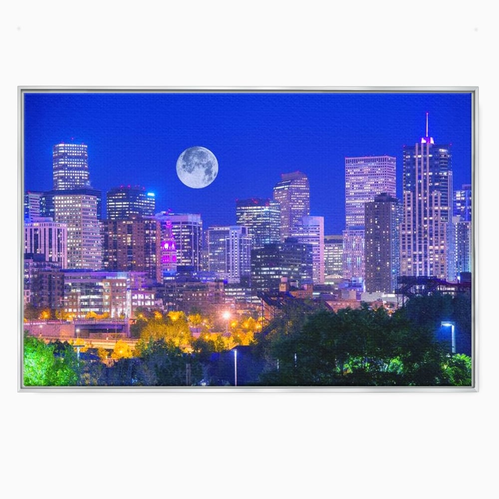 Tablou canvas cu tablou canvas cu peisaj urban nocturn si luna plina, in rama de aluminiu argintiu