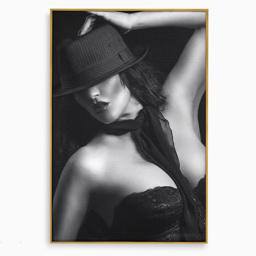 Tablou canvas cu tablou canvas portret feminin noir, in rama de aluminiu auriu