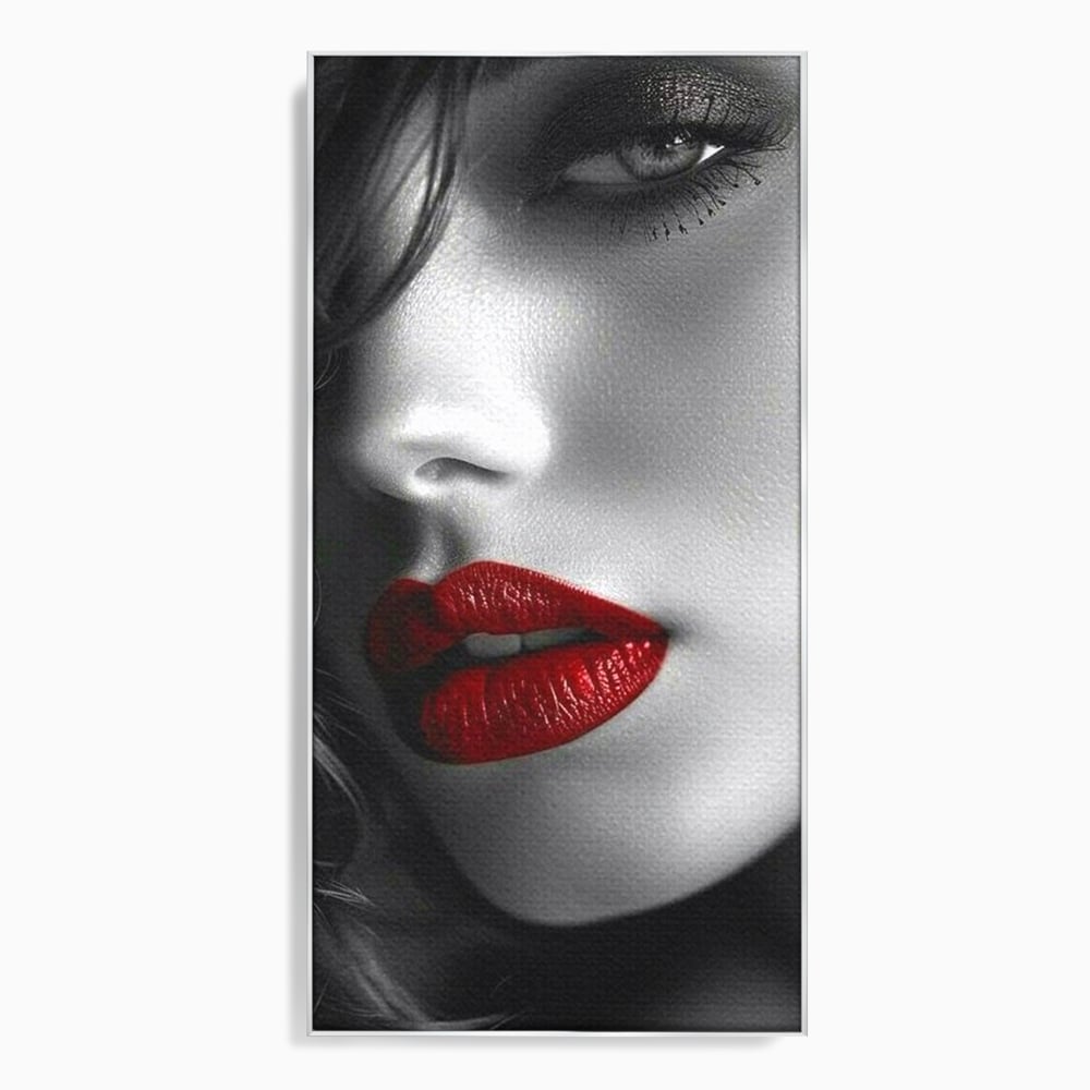 Tablou canvas cu portret feminin alb-negru cu buze rosii, in rama de aluminiu argintiu