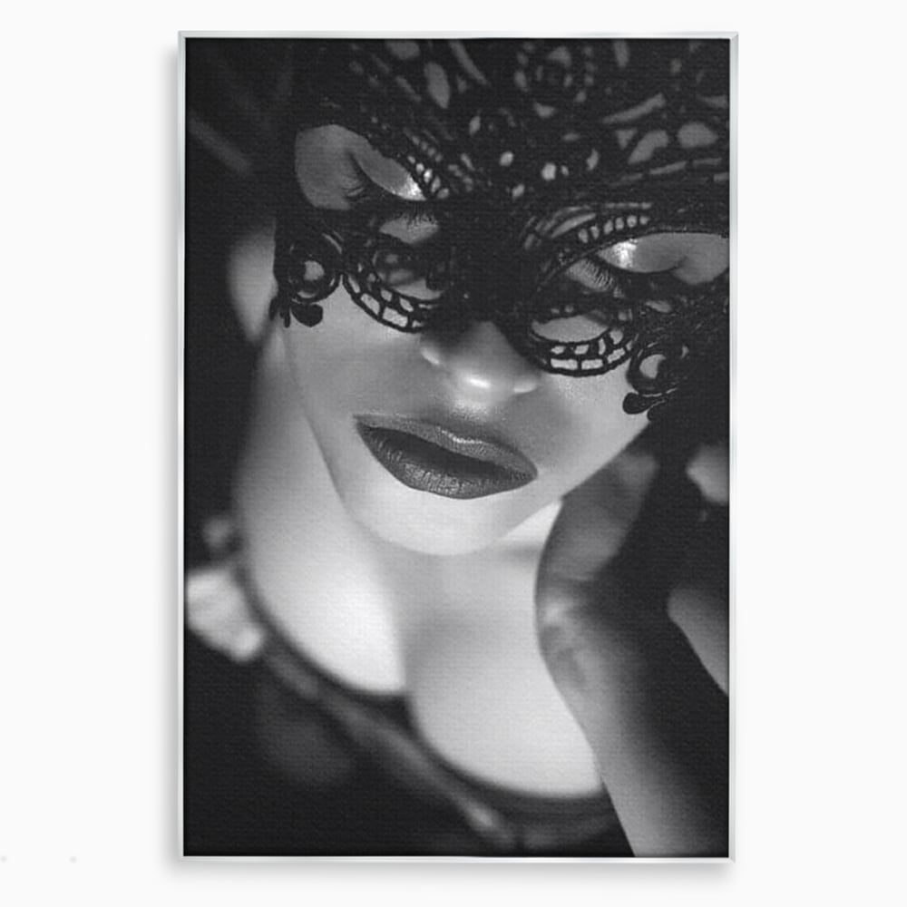 Tablou canvas cu tablou canvas cu femeie purtand masca, in rama de aluminiu argintiu