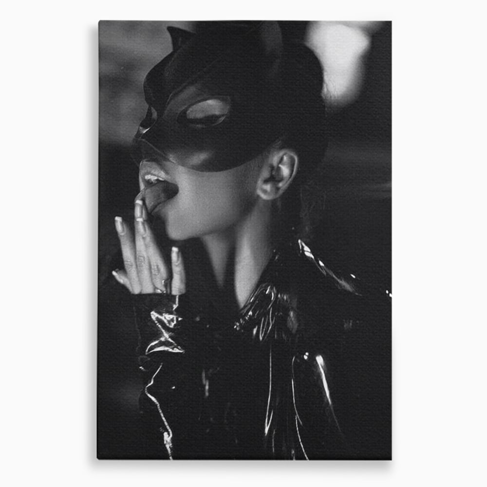 Tablou canvas cu tablou canvas cu femeie in costum de pisica, fara rama, pe sasiu de lemn