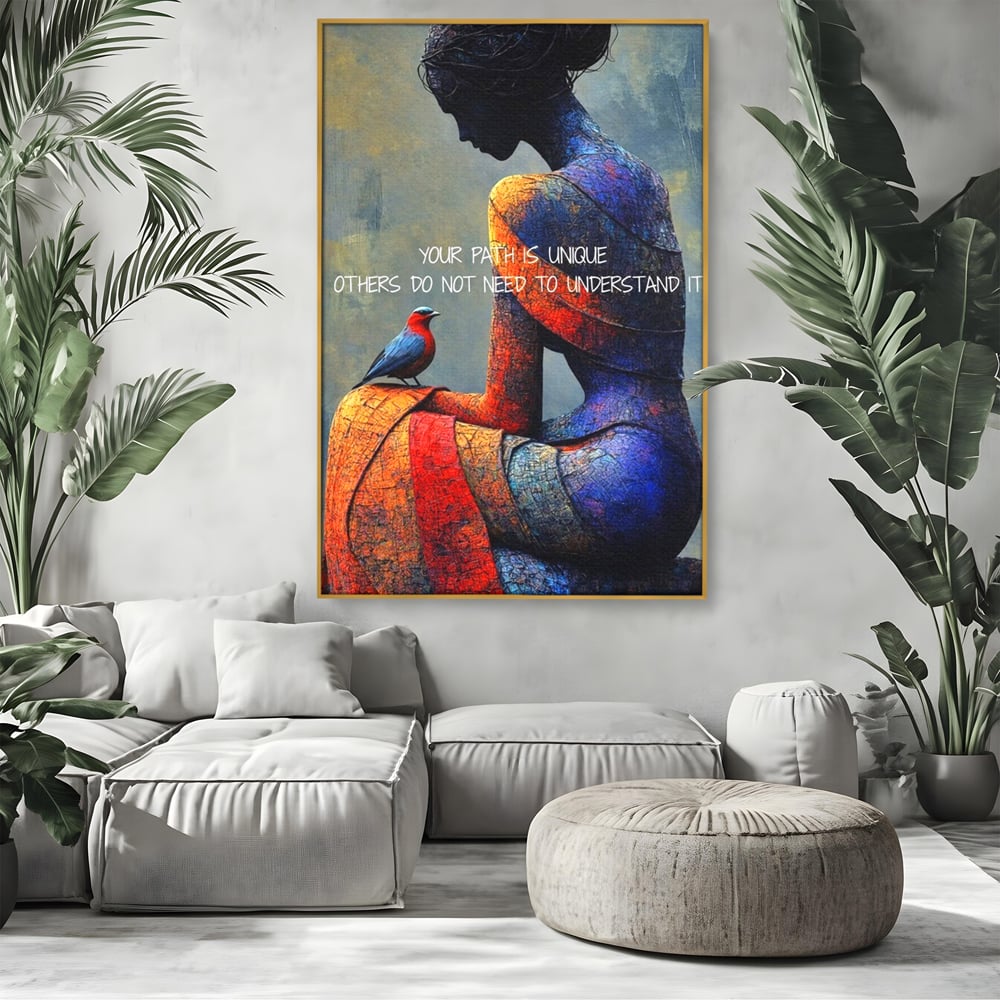 Tablou canvas cu tablou canvas cu femeie si pasare, in rama de aluminiu auriu, pe perete intr-un living