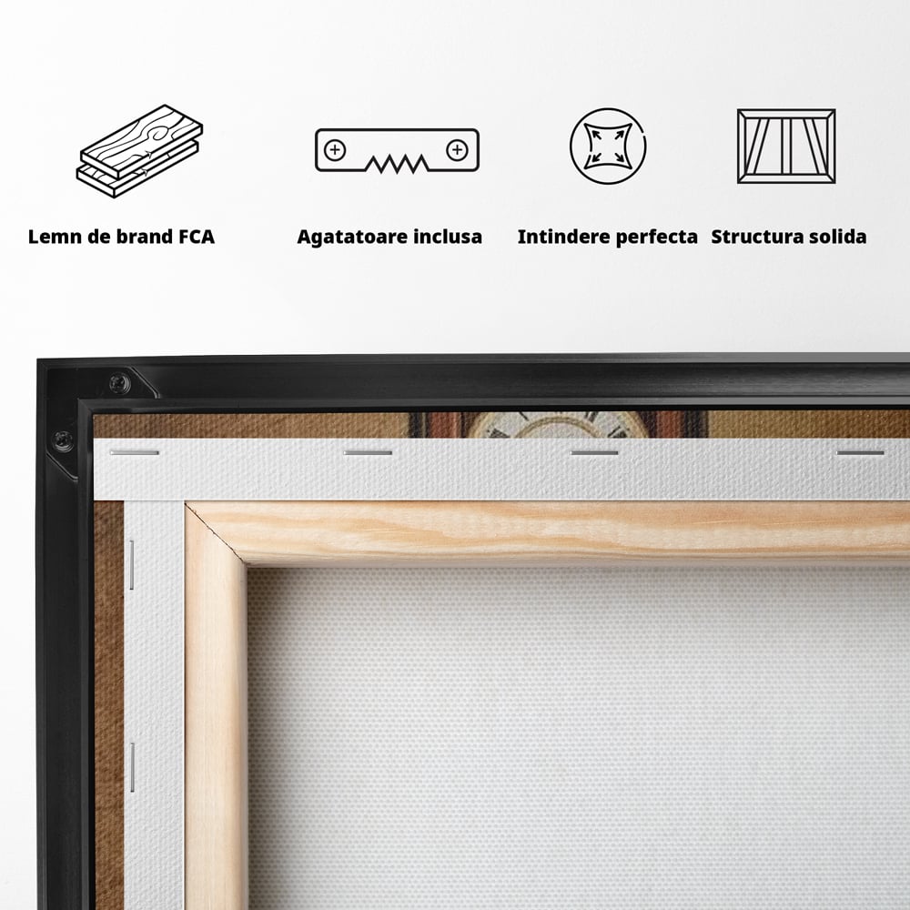 Spatele produsului, cu sasiu din lemn, capse metalice si agatatoare
