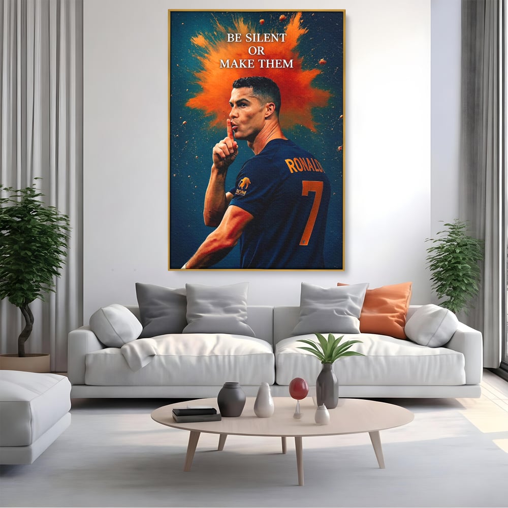 Tablou canvas cu tablou motivational cu portretul lui ronaldo, in rama de aluminiu auriu, pe perete intr-un living
