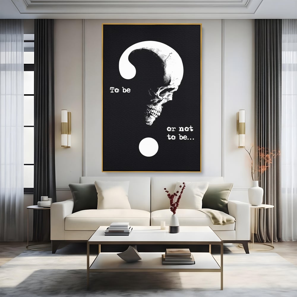 Tablou canvas cu tablou canvas cu craniu si semnul intrebarii, in rama de aluminiu auriu, pe perete intr-un living