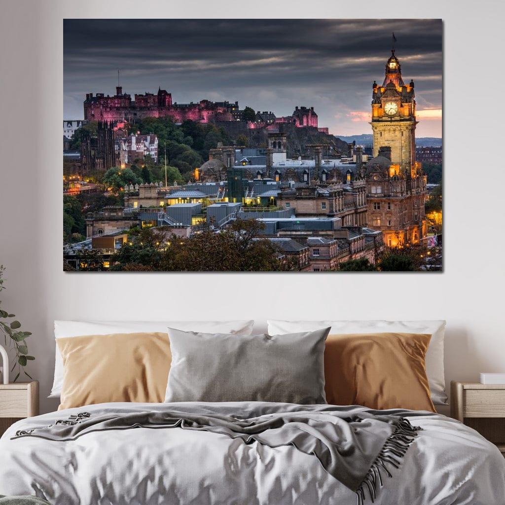 Tablou Canvas Premium, LuxCanva® O1035, Castelul din Edinburgh, Europa, Poveste, Oras, Amurg, Cetate, Legenda, Ceas, Timpuri, Ziduri, Deal, Piatra, Coroana, Scotia, Birou, Living, Dormitor