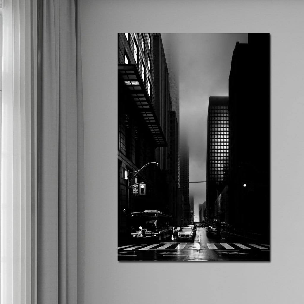 Tablou Canvas Premium, LuxCanva® O1063, Toronto in Liniste, Negru, Gri, Monocrom, Pieton, Trecere, Cladiri, Zare, Nocturn, Intuneric, Ceata, Fantoma, Ploaie, Umbra, Sinistru, Birou, Living, Dormitor