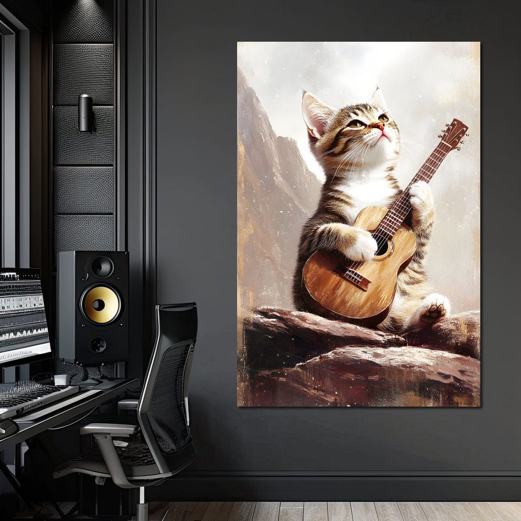 tablou canvas cu un pui de pisica cantand la o chitara, pe o stanca, pe fundal montan in ceata