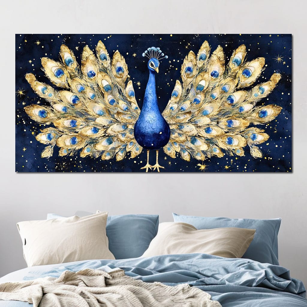 tablou canvas cu un paun elegant cu pene aurii, pe fundal albastru inchis si instelat