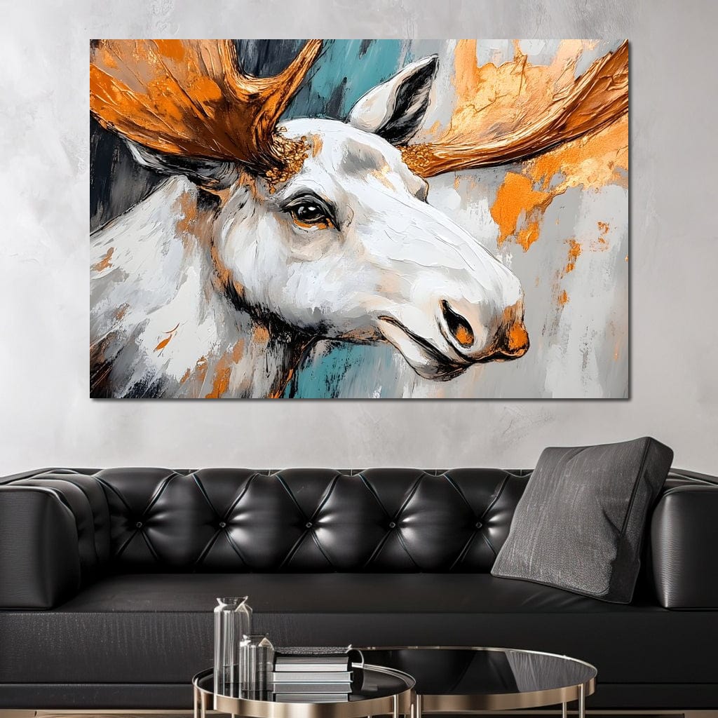 tablou canvas cu portretul unui elan alb, surprins din profil, pictat expresiv pe fundal texturat in tonurii aurii si tuse de turcoaz si negru
