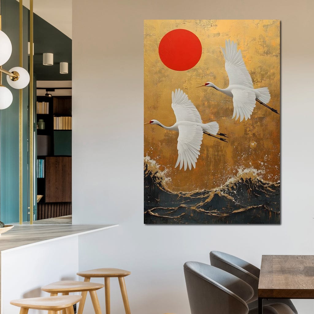 tablou canvas cu doi cocori albi zburand deasupra valurilor, sub un Soare rosu, pe fundal auriu texturat