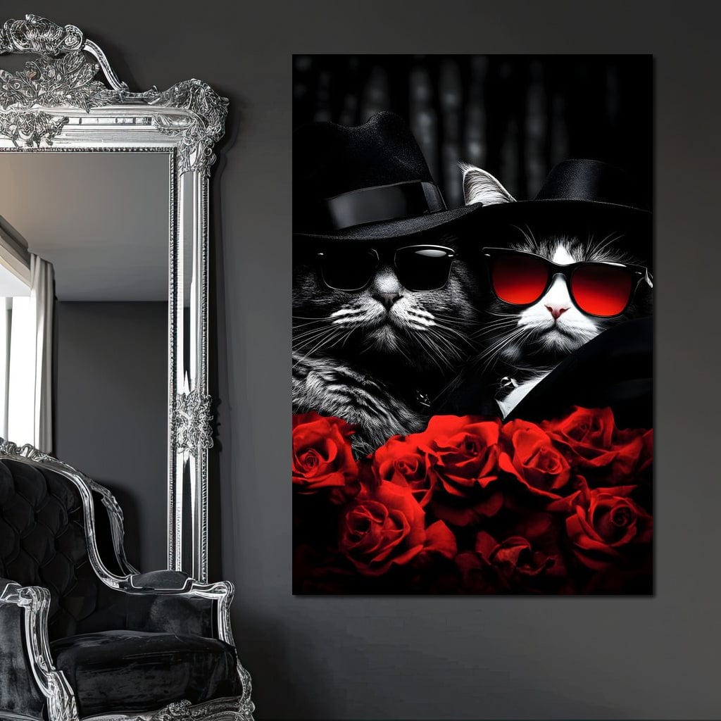 tablou canvas cu doua pisici costumate in negru, cu ochelari de soare, inconjurate de trandafiri rosii, pe fundal in stil cinematografic