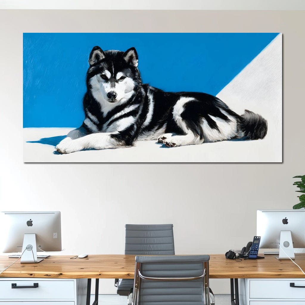 tablou canvas cu un caine husky alb si negru, stand relaxat, pictat pe fundal alb si albastru, cu accente moderne