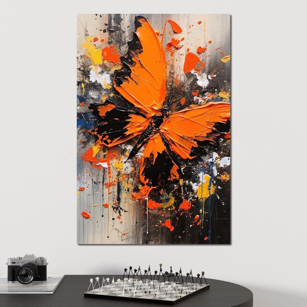 tablou canvas cu un fluture in nuante de portocaliu si negru, pe fundal abstract cu stropi de vopsea stil graffiti