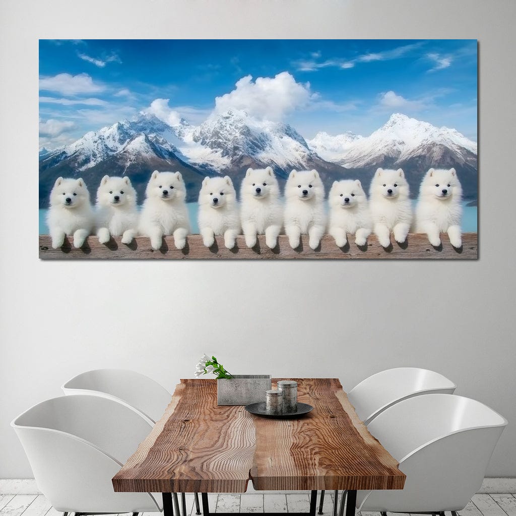 tablou canvas cu un sir de catelusi albi, rezemati de un gard de lemn, pe fundal cu peisaj montan de iarna