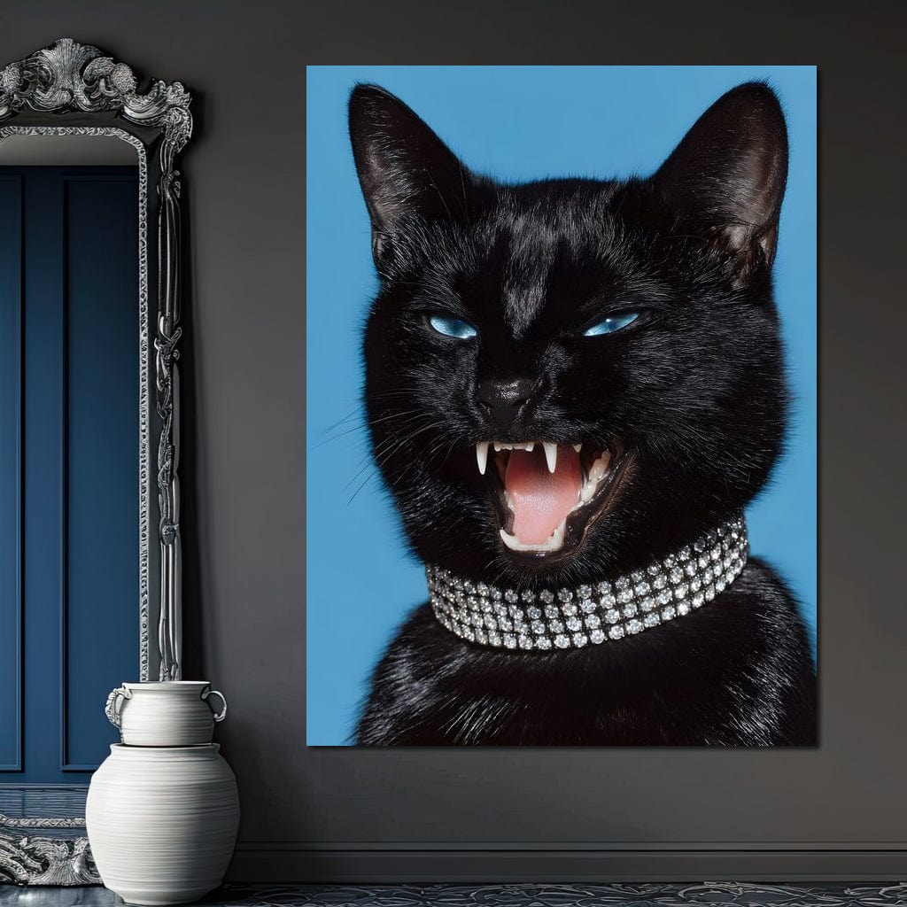 tablou canvas cu o pisica neagra cu ochi albastri si cu zgarda decorata cu diamante, pe fundal albastru
