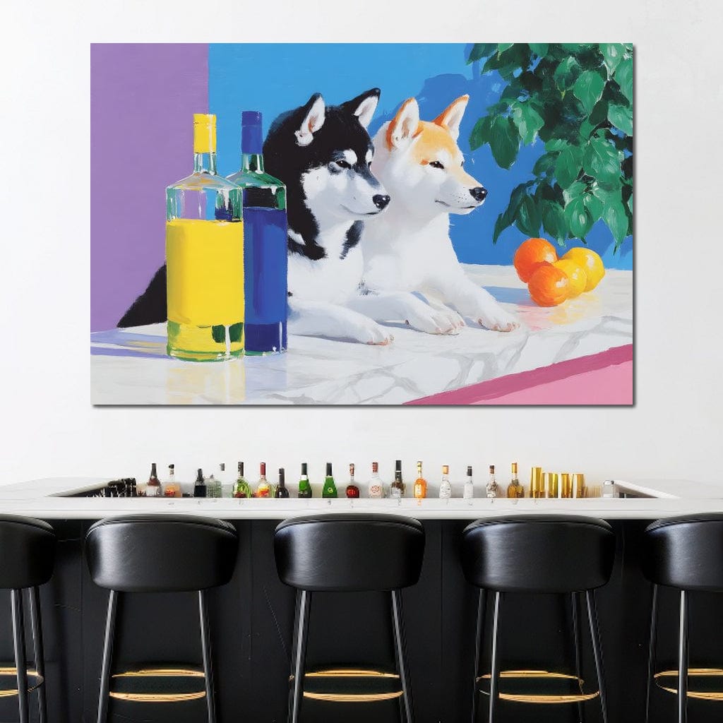 tablou canvas cu doi catelusi stilizati intr-un decor stil Pop Art, asezati la un bar alaturi de sticle colorate si fructe