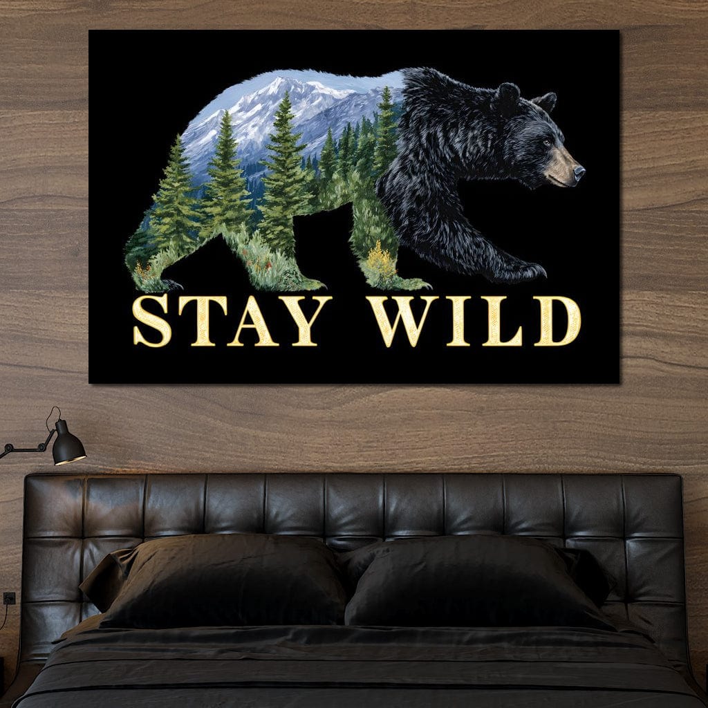 tablou canvas cu silueta unui urs, cuprinsa de un peisaj montan cu brazi si un text motivational, pe fundal negru