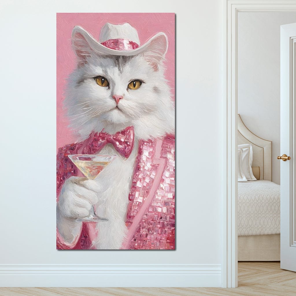 tablou canvas cu un motan alb imbracat intr-un costum roz cu paiete, si o palarie alba, tinand un pahar de martini