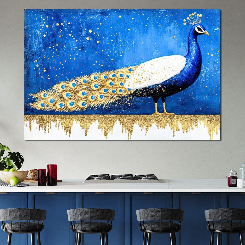 tablou canvas cu un paun elegant cu penaj auriu, pe fundal albastru inchis cu accente aurii