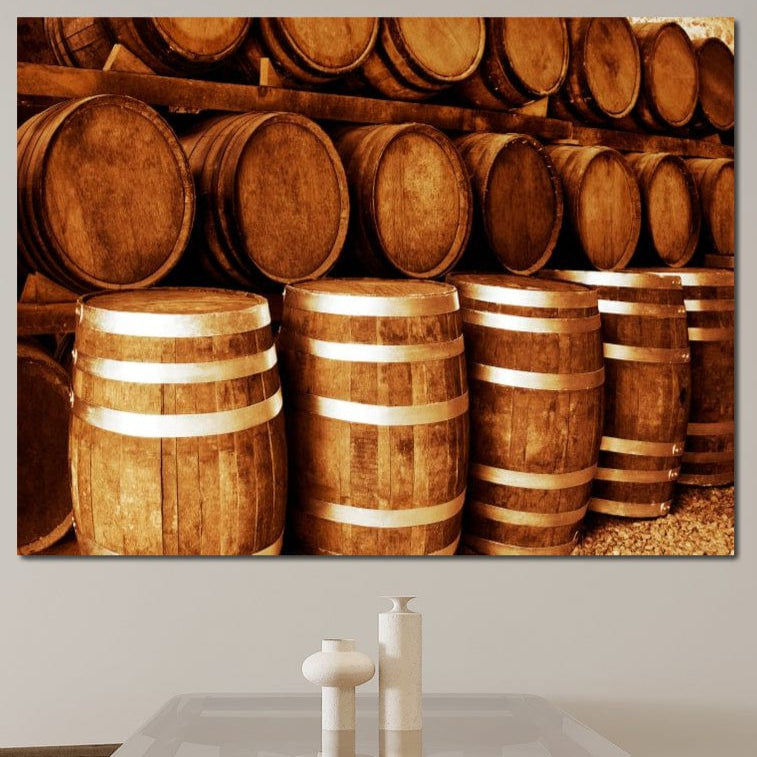 tablou canvas cu butoaie de lemn pentru vin, redate in culori calde intr-un stil rustic