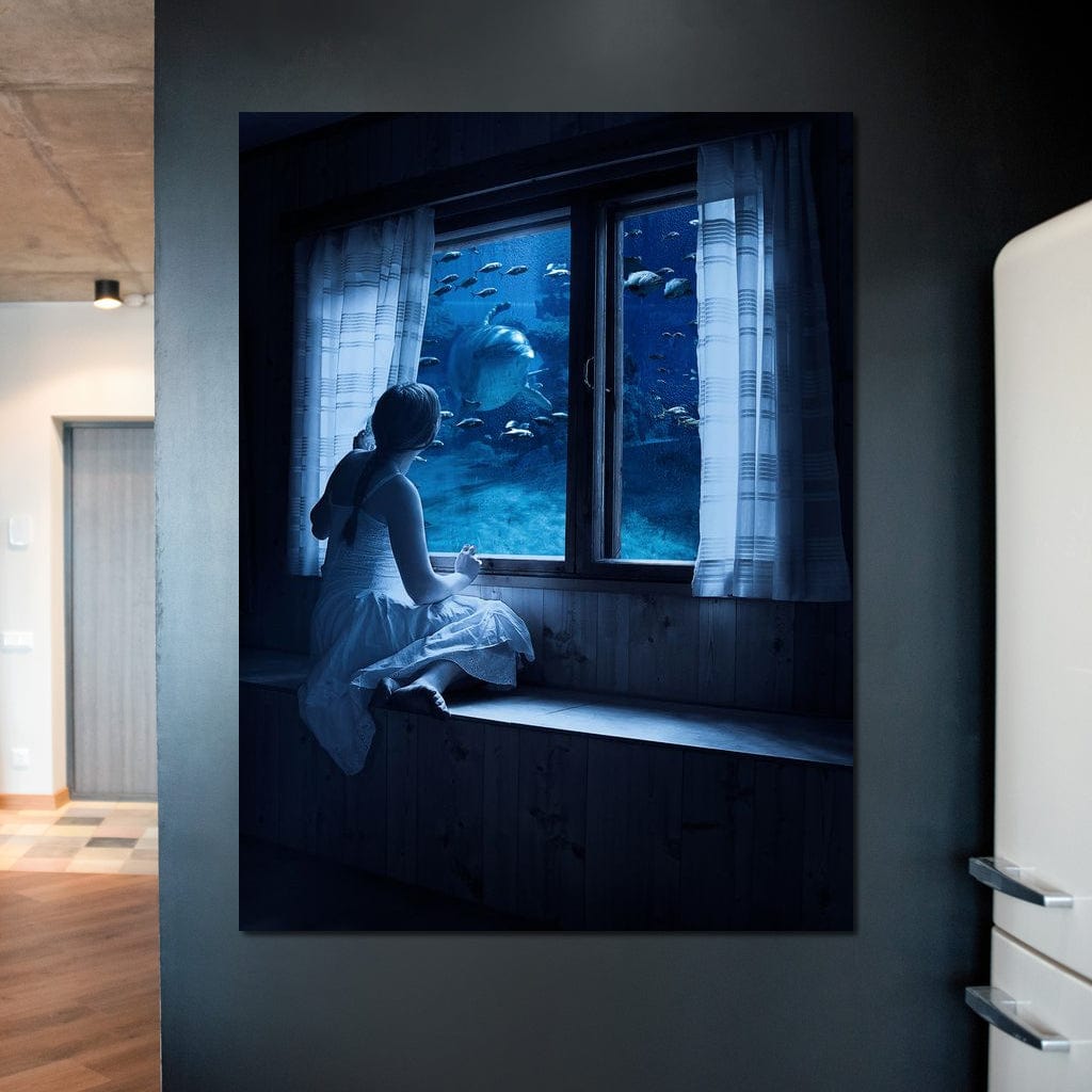 tablou canvas cu un copil privind adancurile oceanului cu pesti si rechini printr-o fereastra