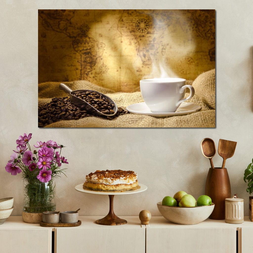 tablou canvas cu o ceasca de cafea fierbinte, langa boabe de cafea pe fundal cu harta lumii, in stil vintage