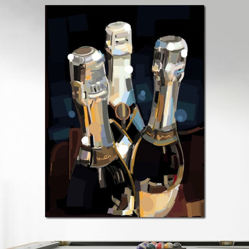 tablou canvas cu trei sticle de sampanie, pictate in stil abstract pe fundal intunecat