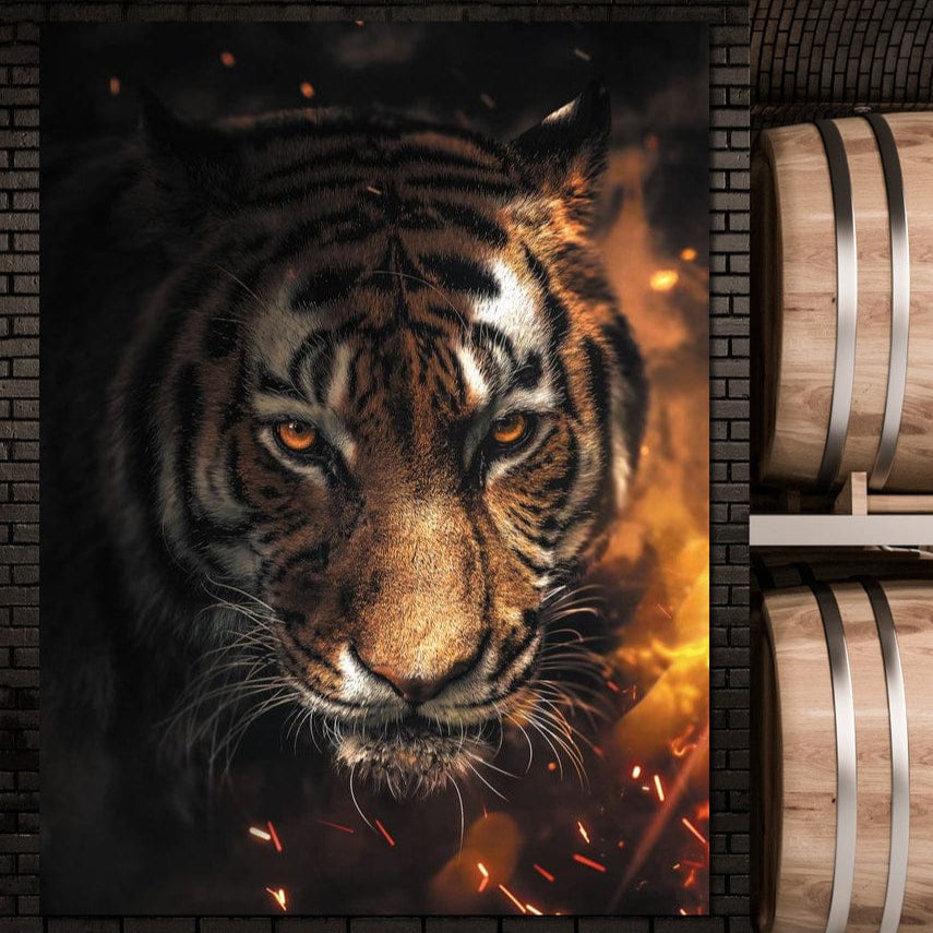 tablou canvas cu un tigru in umbra, pe fundal luminos cu scantei redat in nuante calde 